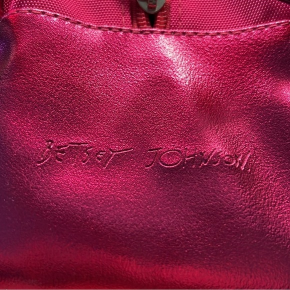 Betsey Johnson NWT Travel Groom Kit & Bag Great Size Pink Zip Closure - Picture 8 of 8